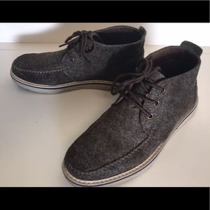 Men’s TOMS Chukka boots size 9